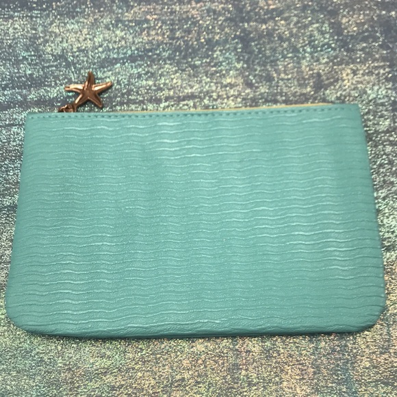 3/$15 Ipsy Cosmetic Bag - July 2022 Soak it All In Ocean Waves w/ Starfish Charm - Picture 2 of 4